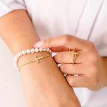Cargar imagen en el visor de la galería, Pulsera ajustable cruz de amor
